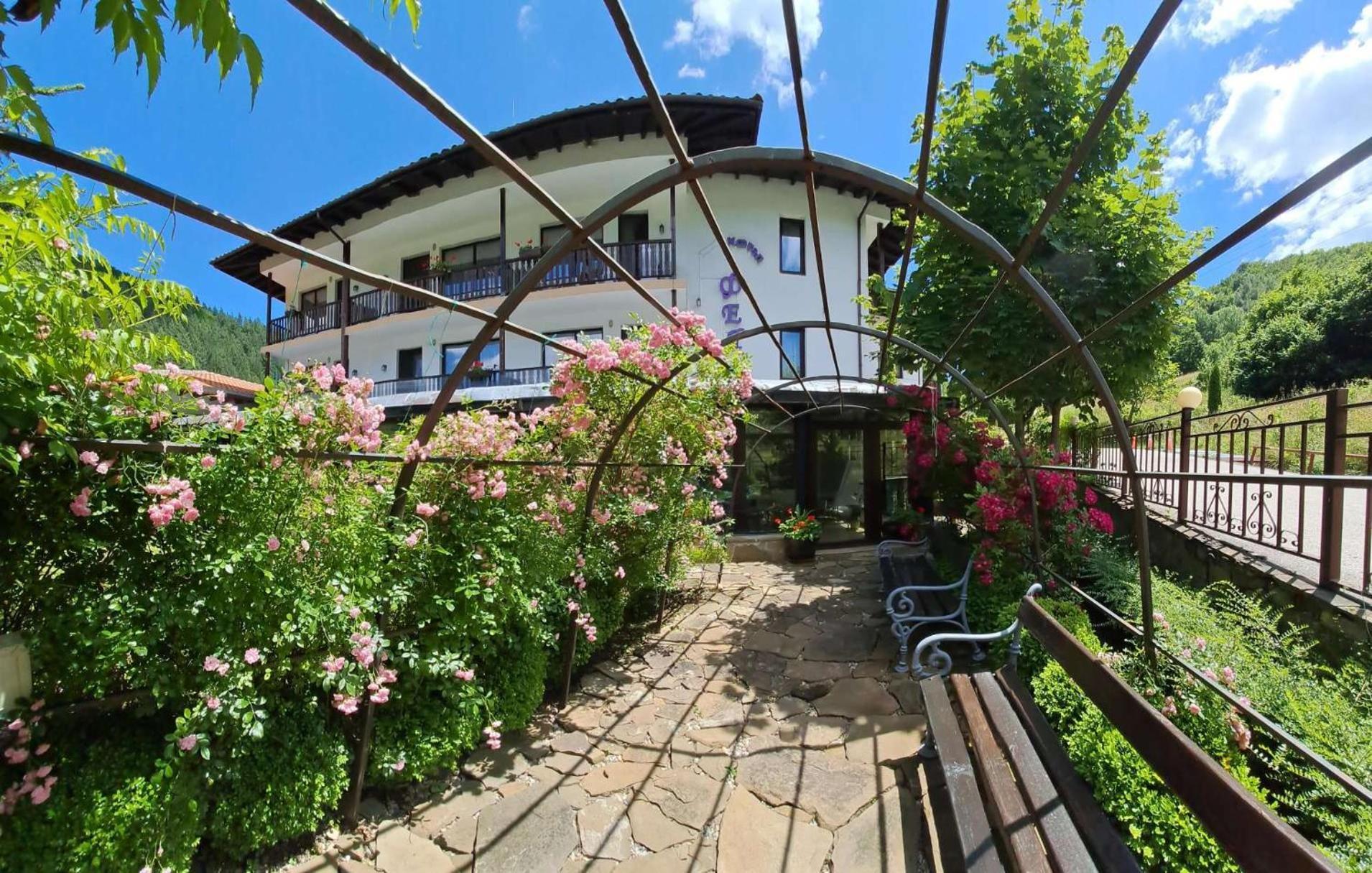 Park Hotel Fairy Chiflik Exterior foto